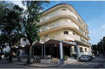 Италия Hotel Lignano Sabbiadoro, Екстериор